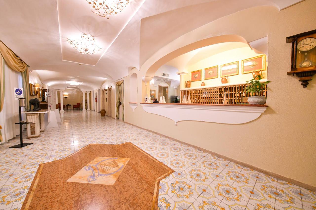 Grand Hotel Terme Di Augusto Lacco Ameno  Екстериор снимка